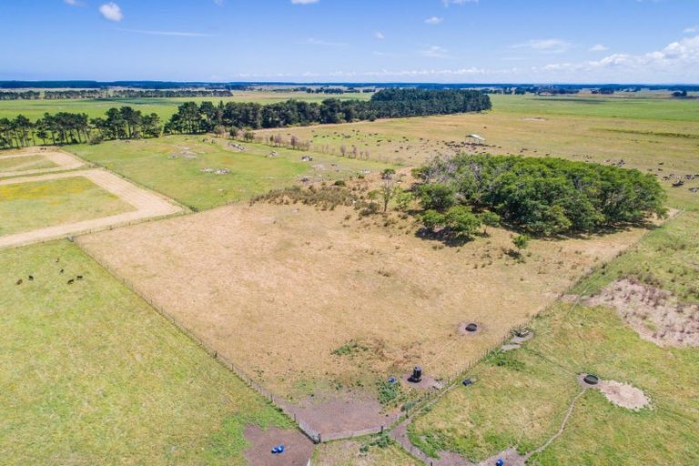 Photo of property in 76 Himatangi Beach Road, Himatangi, Foxton, 4891