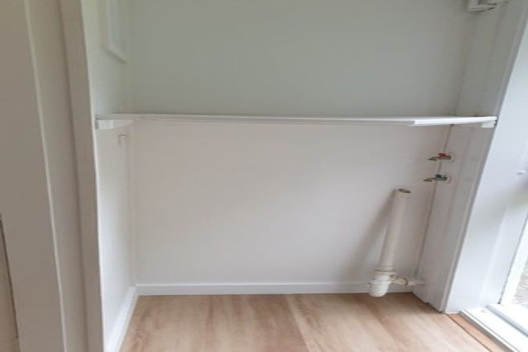 Photo of property in 14 Easton Park Parade, Glenfield, Auckland, 0629