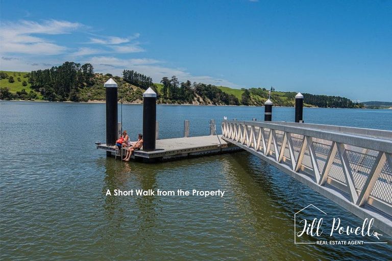 Photo of property in 2 Cliff Street, Pahi, Paparoa, 0571