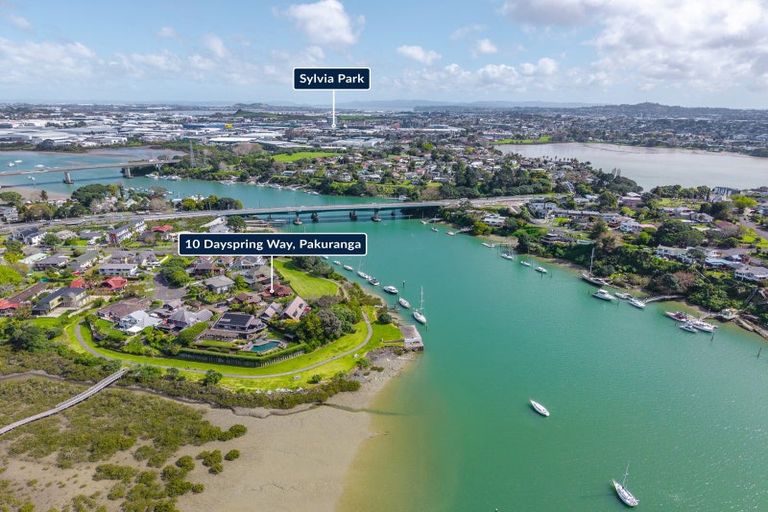 Photo of property in 2/10 Dayspring Way, Pakuranga, Auckland, 2010