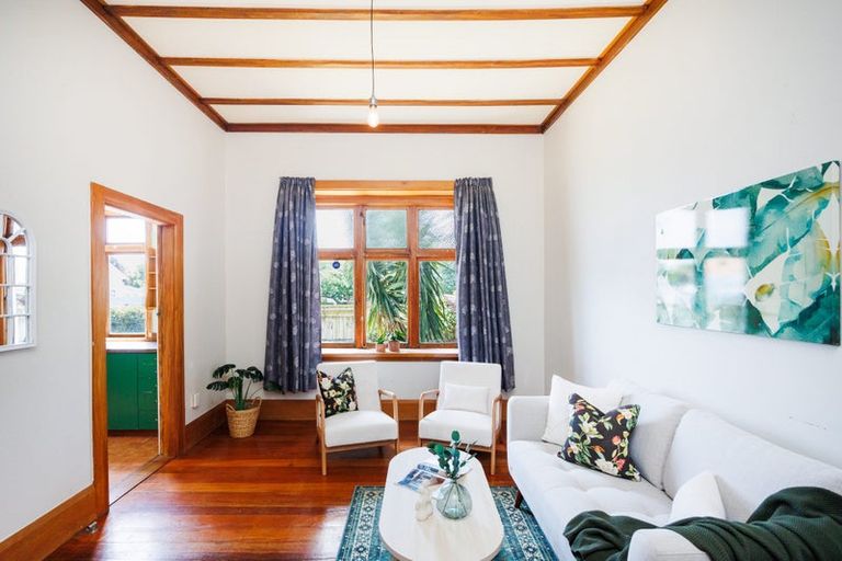 Photo of property in 110 Featherston Street, Takaro, Palmerston North, 4412