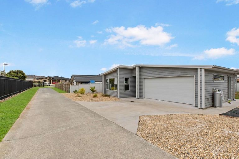 Photo of property in 49 Couldrey Crescent, Red Beach, 0932