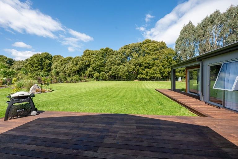 Photo of property in 20 Lancewood Way, Kinloch, Taupo, 3377