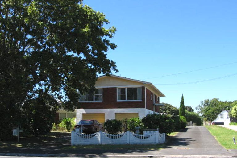 Photo of property in 2/38 Shakespeare Road, Milford, Auckland, 0620