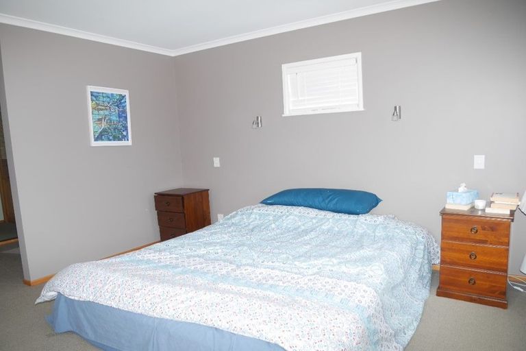 Photo of property in 18 Kirkway, Raumati Beach, Paraparaumu, 5032