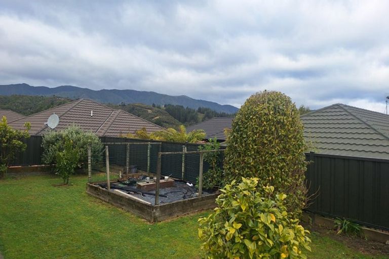 Photo of property in 48 Sunstone Crescent, Brown Owl, Upper Hutt, 5018