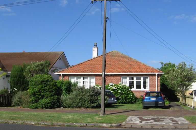 Photo of property in 27 Neville Street, Point Chevalier, Auckland, 1022