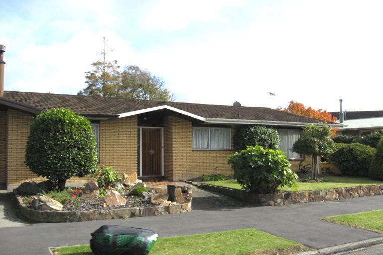 Photo of property in 2/1 Guinness Crescent, Ilam, Christchurch, 8041