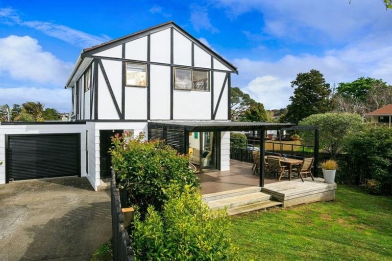 Photo of property in 2/7 Wilkinson Way, Browns Bay, Auckland, 0630