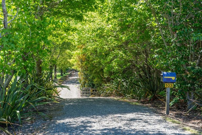 Photo of property in 103 Awa Road, Kumeu, 0891