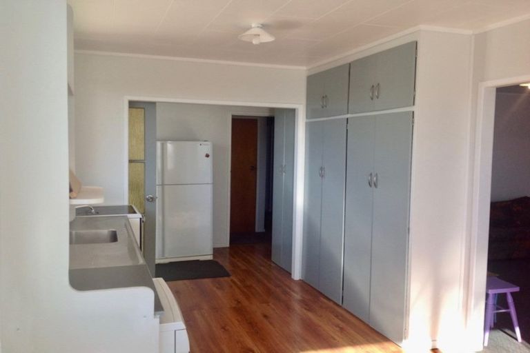 Photo of property in 3 Airedale Place, Waitara, 4320