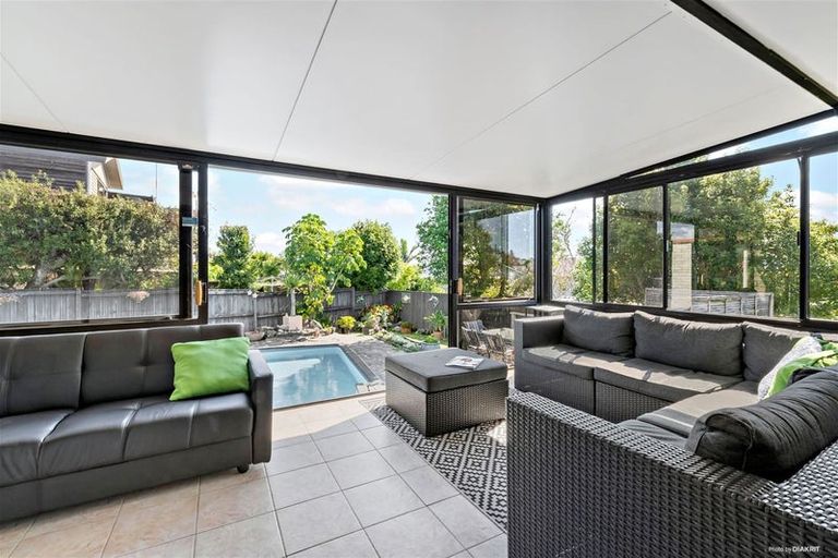 Photo of property in 12 Sheralee Place, Bucklands Beach, Auckland, 2014