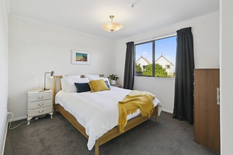 Photo of property in 5 Ladbrooke Drive, Newlands, Wellington, 6037