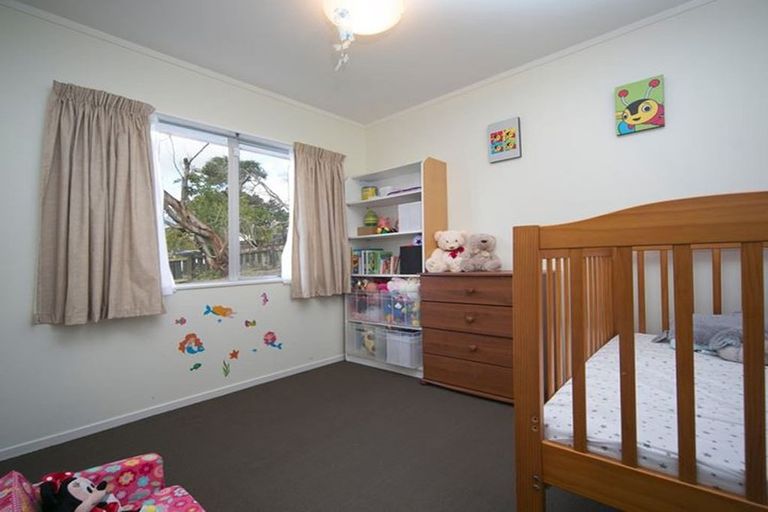 Photo of property in 20 Imperial Place, Henderson, Auckland, 0612