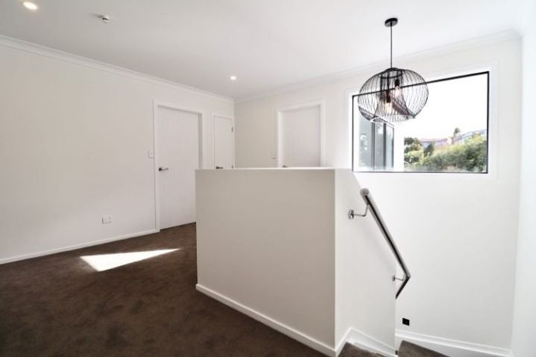 Photo of property in 210a Forrest Hill Road, Forrest Hill, Auckland, 0620