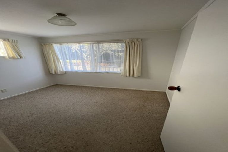 Photo of property in 27 Halberg Street, Glenfield, Auckland, 0629