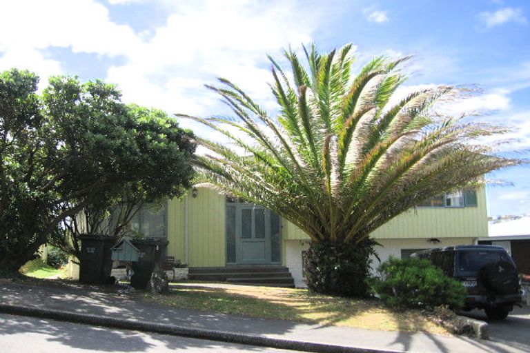 Photo of property in 11 Southern Cross Crescent, Island Bay, Wellington, 6023