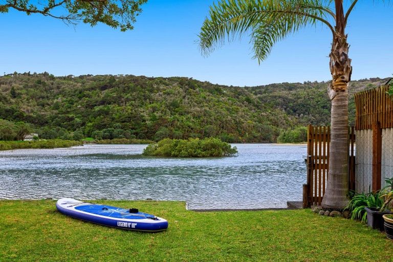 Photo of property in 6 Waiwera Road, Waiwera, Orewa, 0994