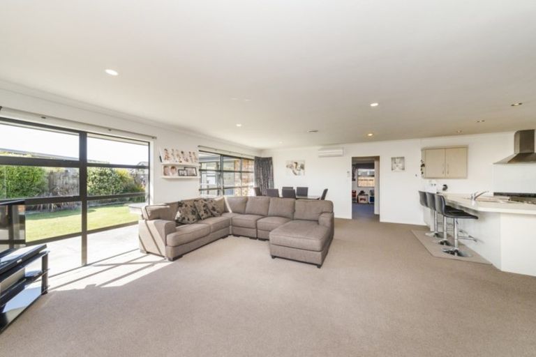 Photo of property in 8 Trump Place, Kelvin Grove, Palmerston North, 4414