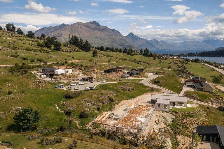 Photo of property in 1 Elk Place, Kelvin Heights, Queenstown, 9300