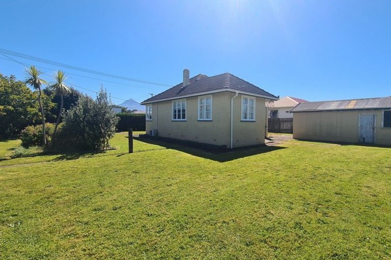 Photo of property in 82 Domett Street, Opunake, 4616