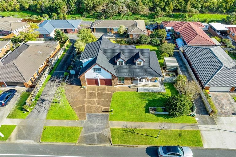 Photo of property in 65 Aviemore Drive, Highland Park, Auckland, 2010