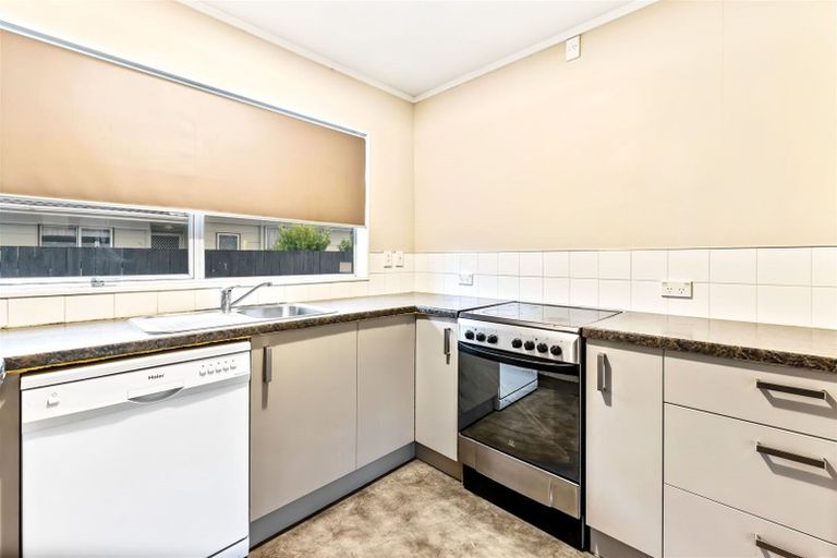 Photo of property in 1/30 Takapu Street, Henderson, Auckland, 0612