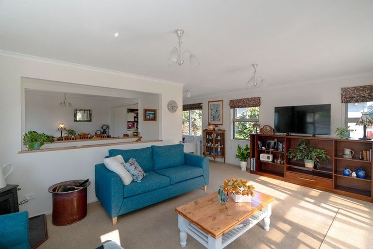 Photo of property in 2 Sydney Crescent, Raumati South, Paraparaumu, 5032