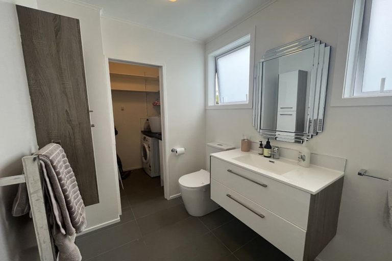 Photo of property in 97 Kahu Road, Paremata, Porirua, 5024