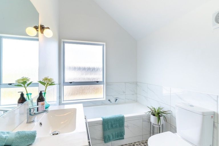 Photo of property in 33c Mana Esplanade, Paremata, Porirua, 5026