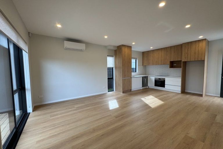 Photo of property in 2/13 Thomas Road, Mangere, Auckland, 2022