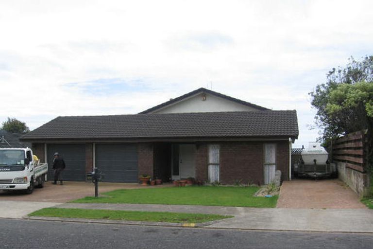 Photo of property in 12 Downsview Road, Pakuranga Heights, Auckland, 2010