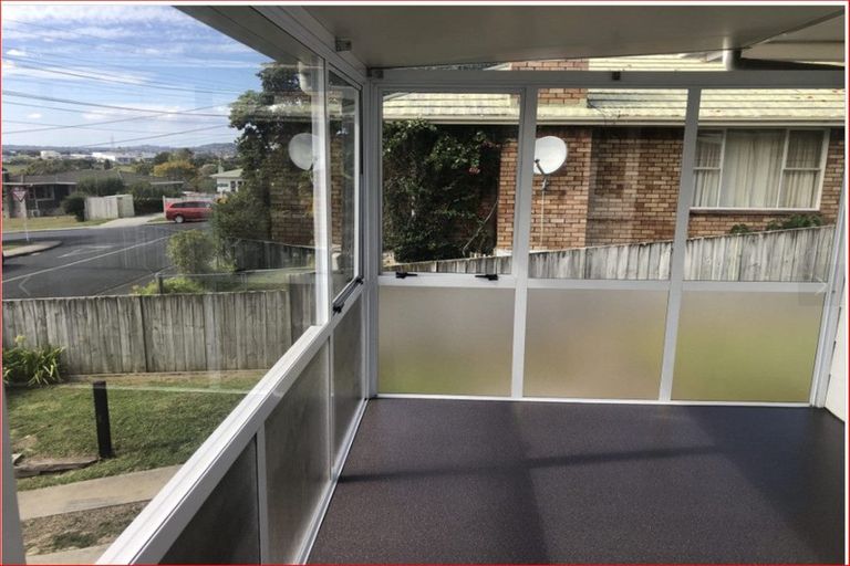Photo of property in 15 Wakeling Avenue, Te Atatu South, Auckland, 0610
