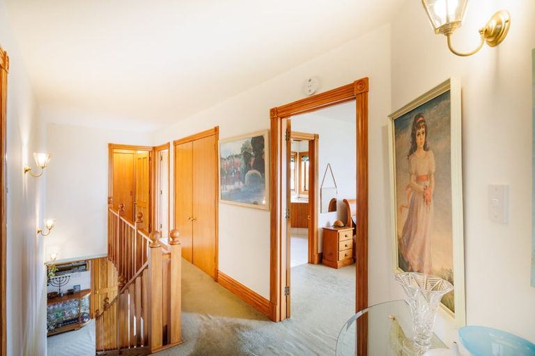 Photo of property in 96 Clifton Terrace, Fitzherbert, Palmerston North, 4410