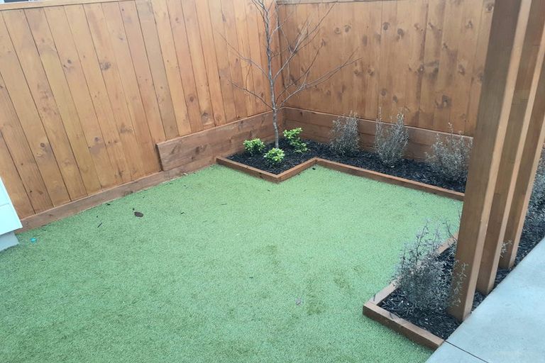 Photo of property in 3/7 Flanshaw Road, Te Atatu South, Auckland, 0610