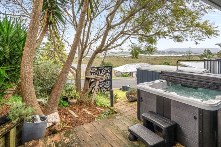 Photo of property in 48 Raumati Crescent, Onerahi, Whangarei, 0110