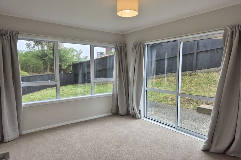 Photo of property in 22 Dominica Crescent, Grenada Village, Wellington, 6037