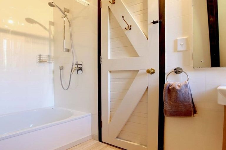 Photo of property in 65 Arrowtn-lke Hayes Road, Lake Hayes, Queenstown, 9371