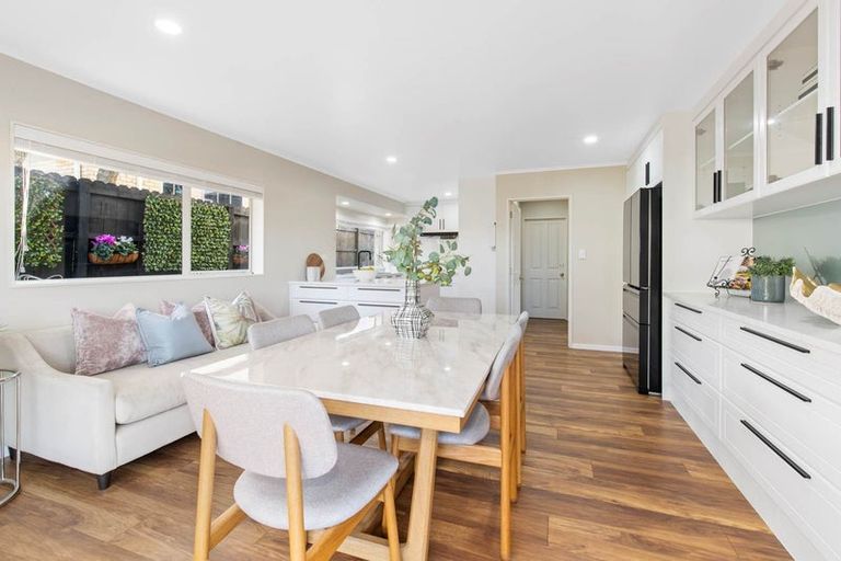 Photo of property in 13 Oakridge Way, Northpark, Auckland, 2013