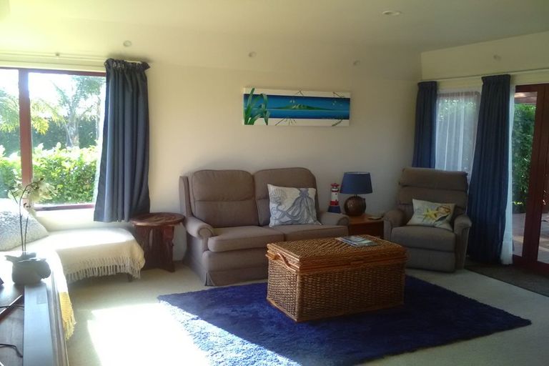 Photo of property in 7a Taihiki Road, Clarks Beach, 2122