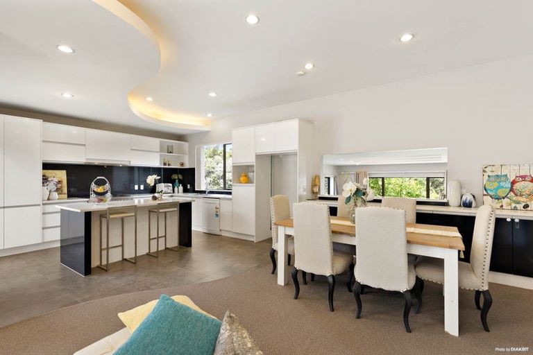 Photo of property in 6 Lucca Crescent, Flat Bush, Auckland, 2019