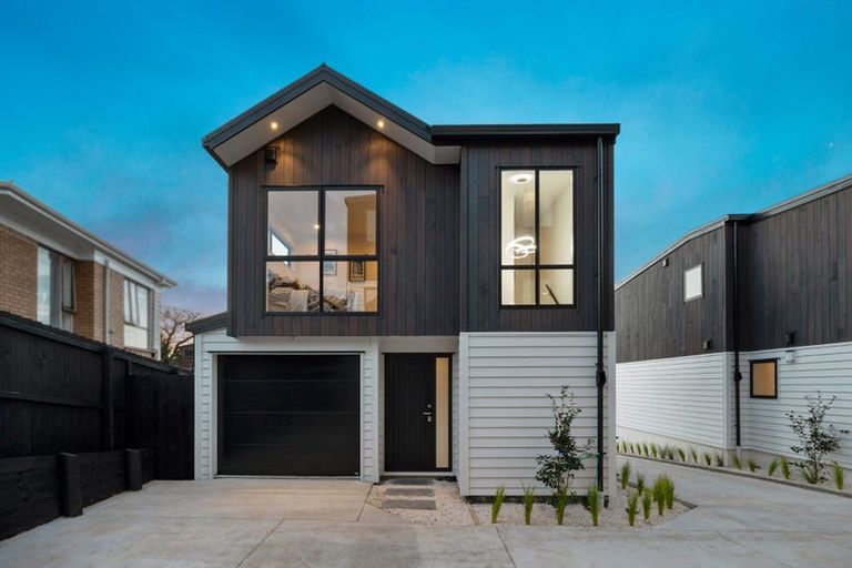 Photo of property in 10d Prince Regent Drive, Half Moon Bay, Auckland, 2012
