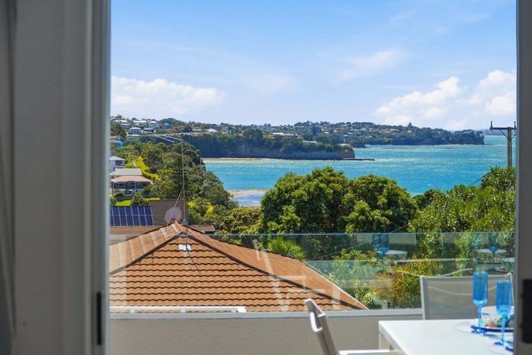 Photo of property in 1/22 Rothesay Bay Road, Rothesay Bay, Auckland, 0630