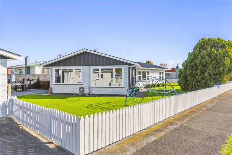 Photo of property in 2 Weld Street, Levin, 5510