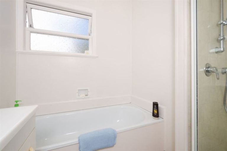 Photo of property in 29 Poinsettia Place, Henderson, Auckland, 0610