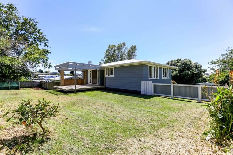 Photo of property in 6a Granby Place, Westown, New Plymouth, 4310