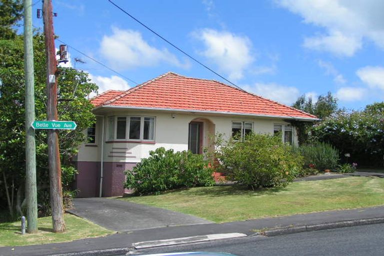 Photo of property in 1 Belle Vue Avenue, Northcote Point, Auckland, 0627