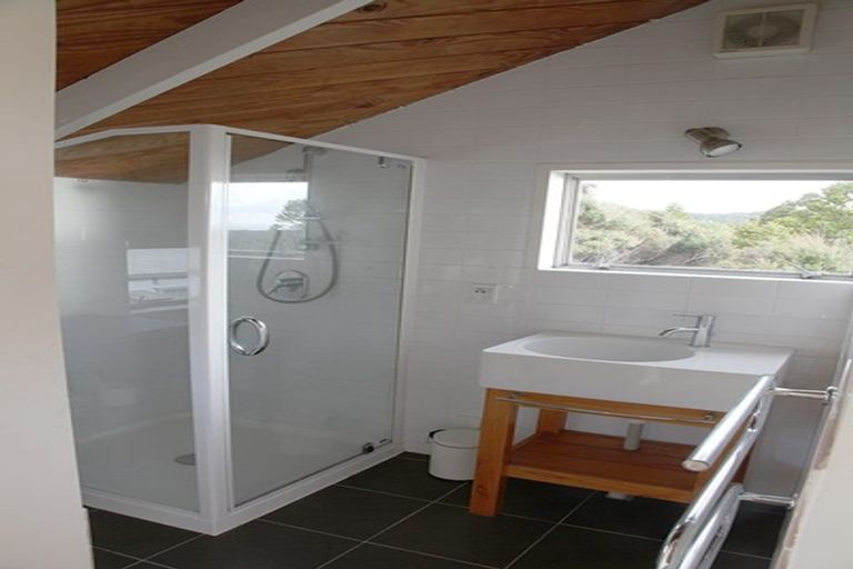 Photo of property in 128 Lone Kauri Road, Karekare, Auckland, 0772