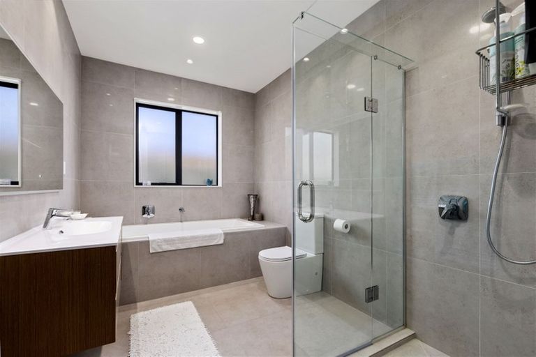 Photo of property in 3 Lewis Younie Road, Kumeu, 0810