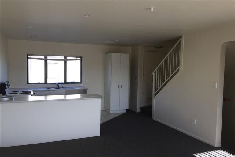 Photo of property in Lynn Park Terrace, 7/12 Ambrico Place, New Lynn, Auckland, 0600